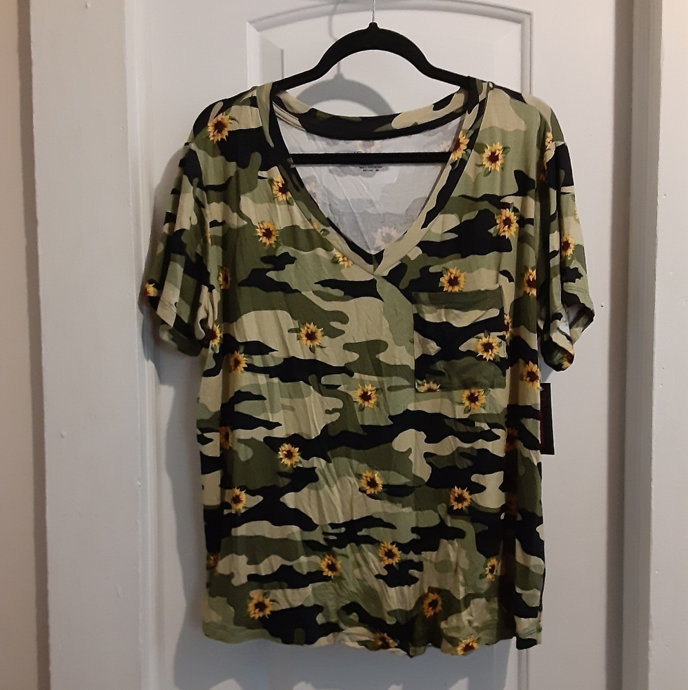 SOLD: NB Camo Sunflower V Neck Tee 3XL 21